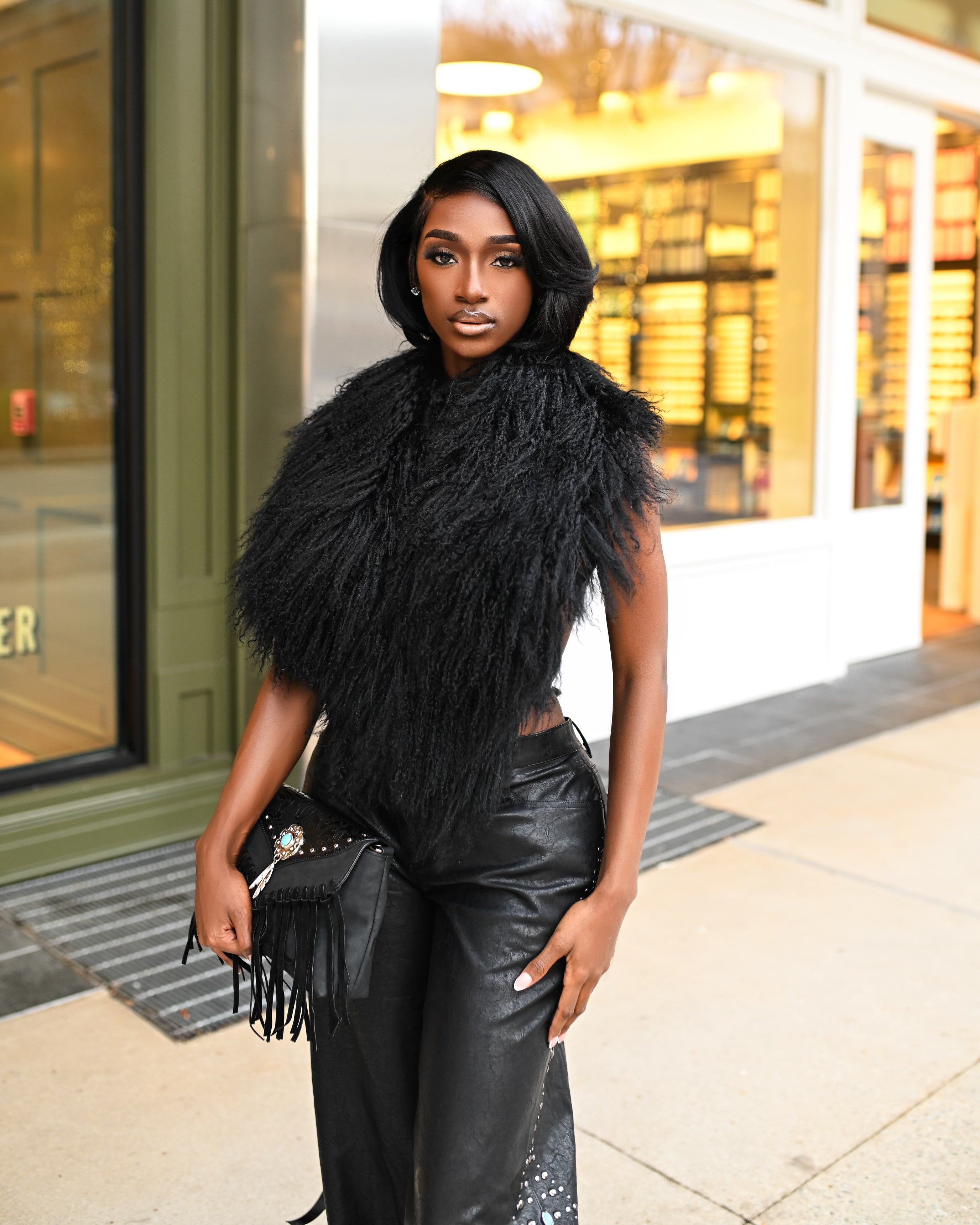 Raven — Fur Halter.